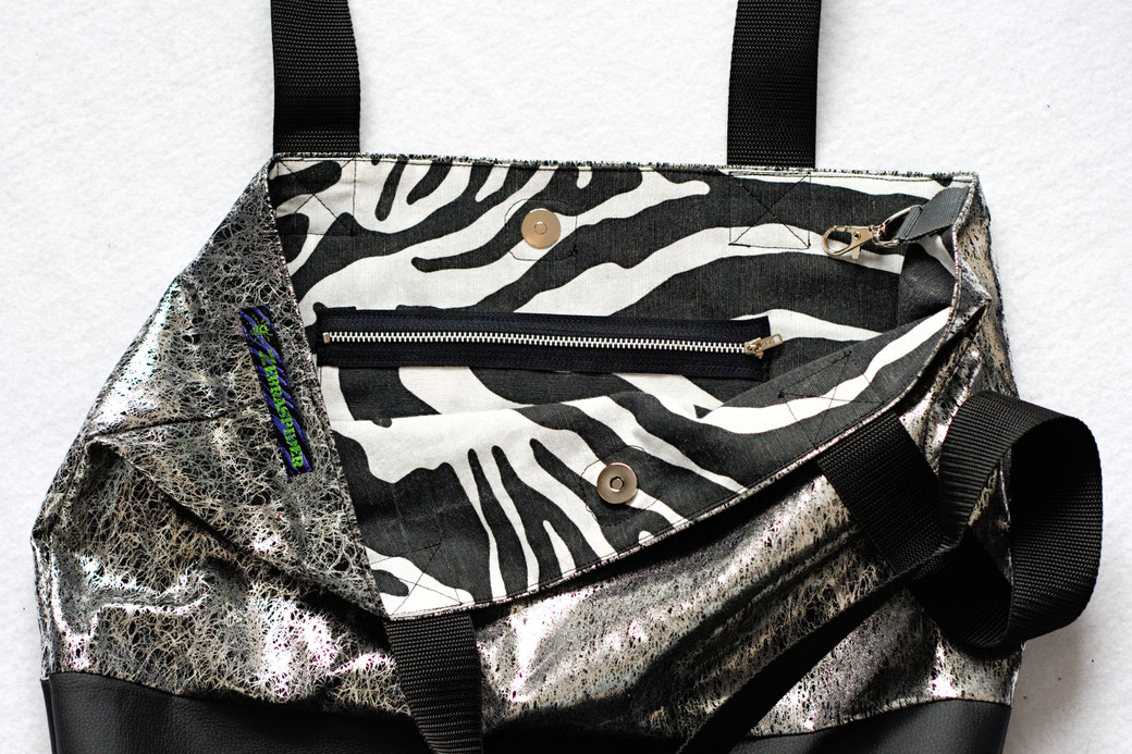 2021 belt bags and new shoulder bags out now! - Tote Bag Liquid Silver zebra pocket inside - Zebraspider Eco Anti-Fashion 