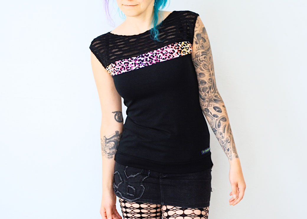 New tops, arm warmers and pouches - Leopard and Mesh Tanktop - Zebraspider DIY Anti-Fashion Blog