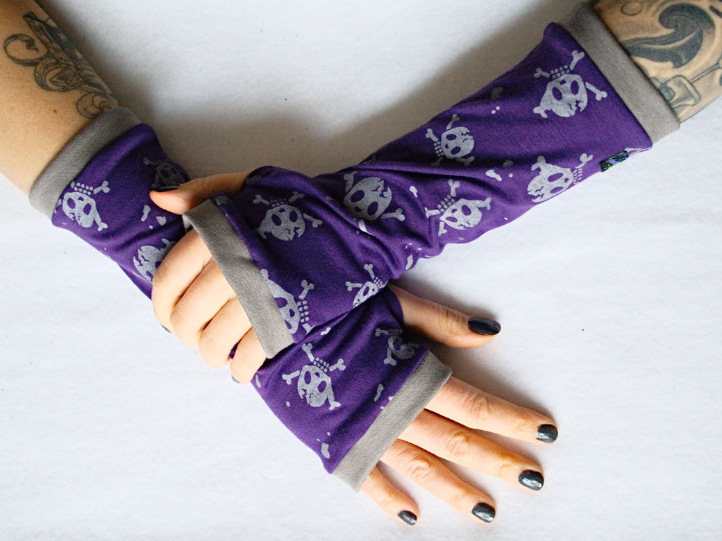 New tops, arm warmers and pouches - grey skulls on purple arm warmers - Zebraspider DIY Anti-Fashion Blog