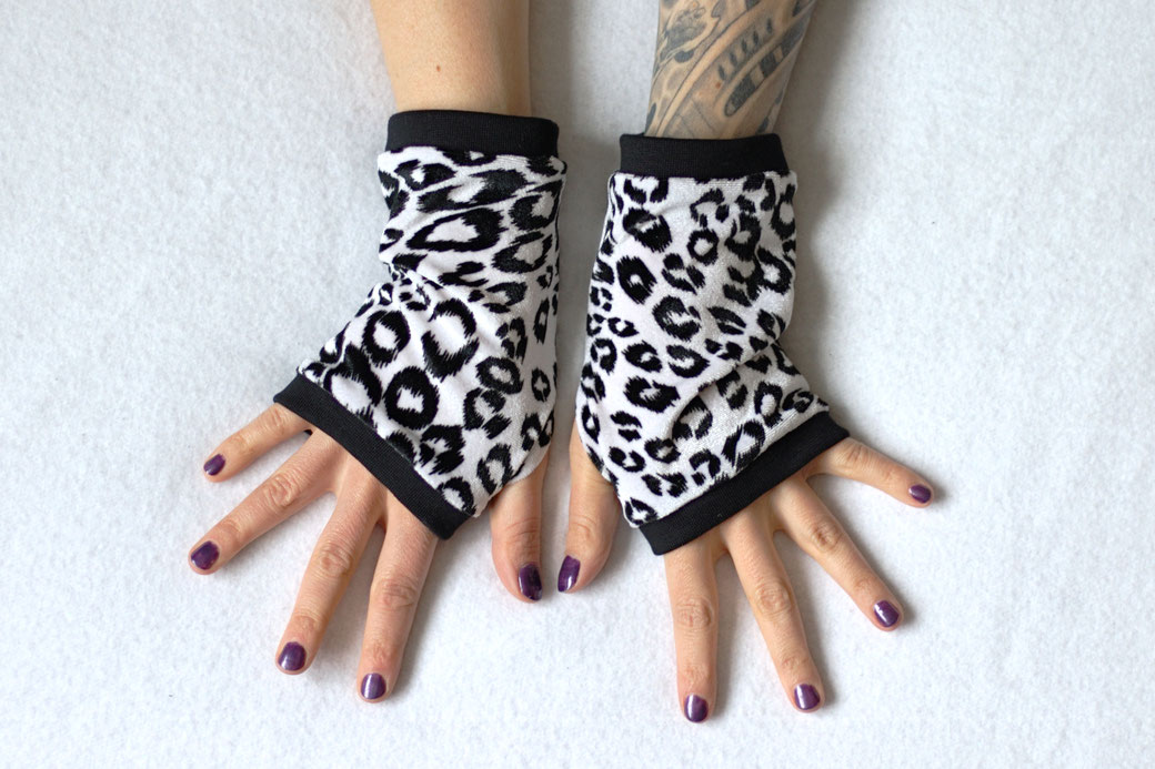Keep your arms and legs warm this winter! - snow leopard mittens - Zebraspider Eco Anti-Fashion