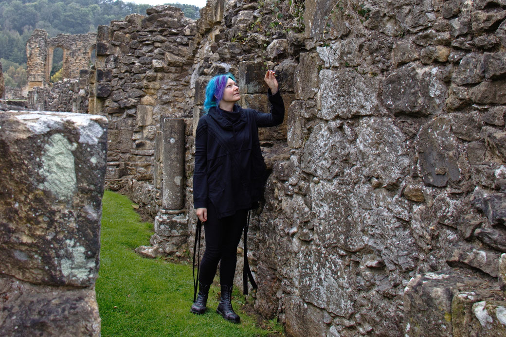 Autumn and Ruins photo post - me in Byland Abby ruin - Zebraspider Eco Anti-Fashion