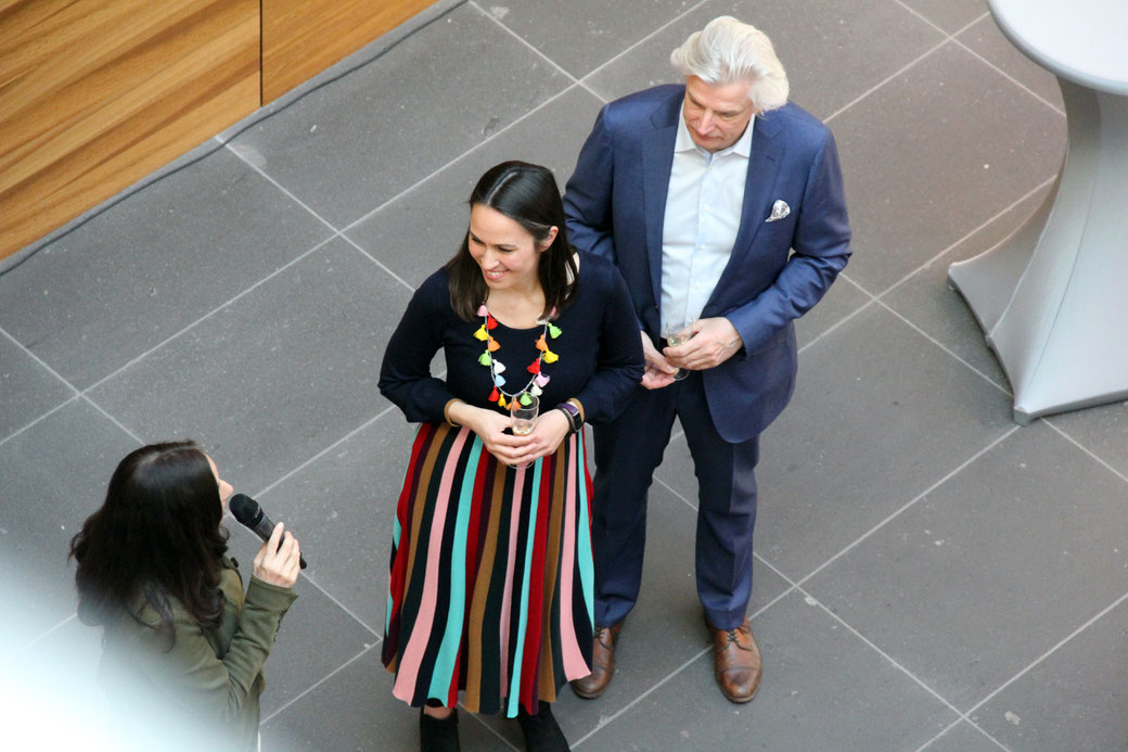 Von links nach rechts: Prof. Dr. Nicola Graf. Rektorin DHWB Heilbronn, Sandra Kolondam und Klaus Soppe bei der Eröffnungsrede. Foto: DHWB Heilbronn.