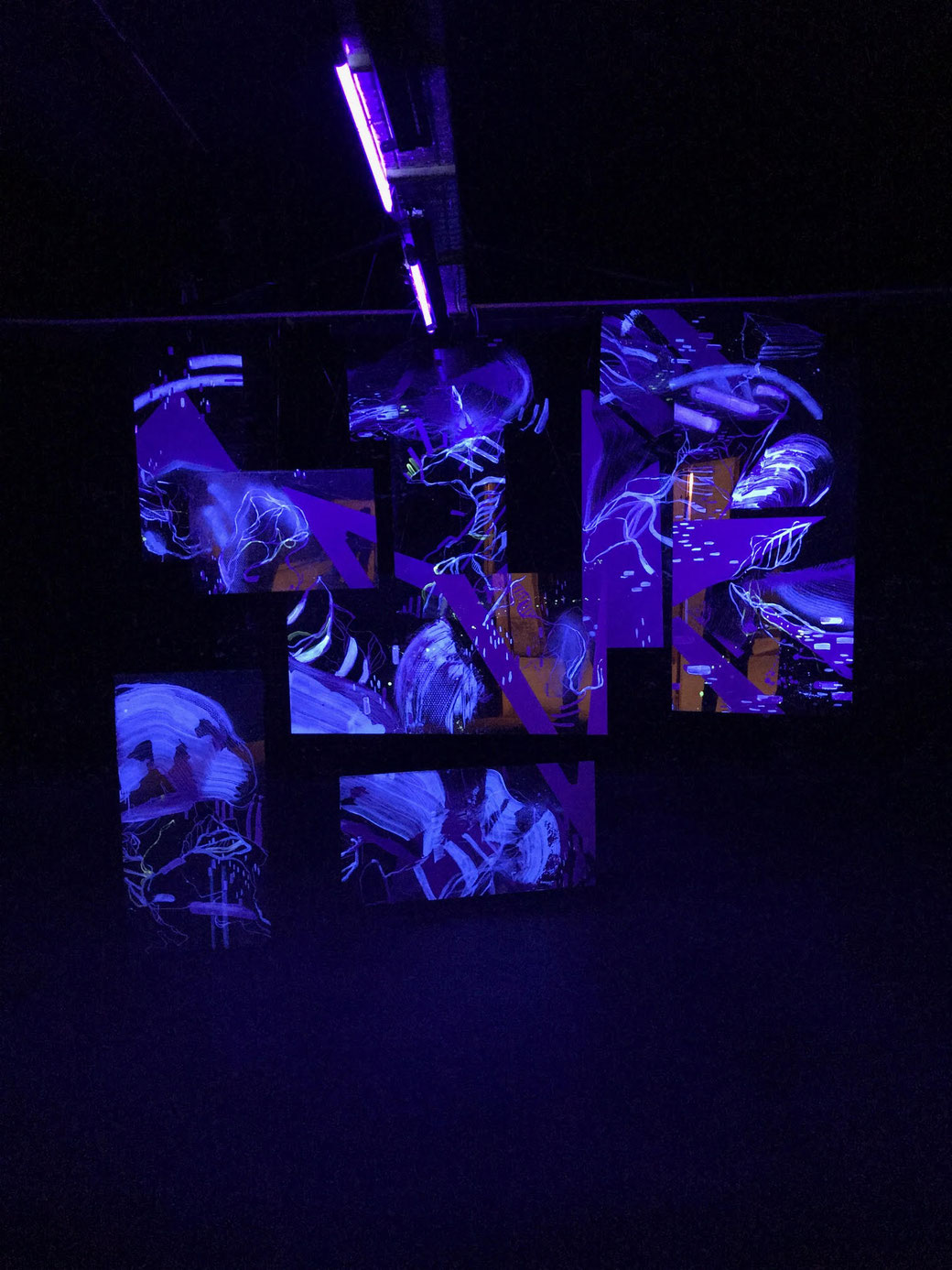 Installationsansicht: Julian Benz, 'Benzstallation'. Foto: (C) und Courtesy Gerhard Charles Rump.