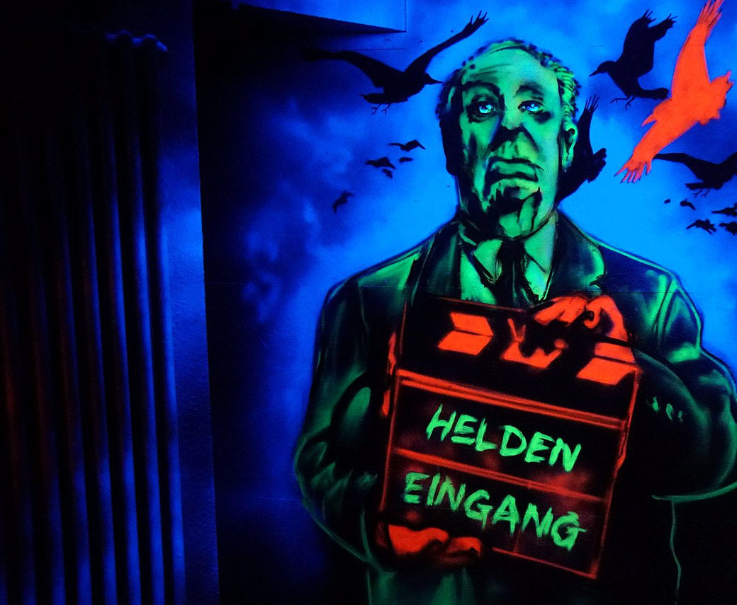 Erfahrung Bericht Erfahrungen Meinung Golf Minigolf Hagen Schwarzlichtgolf Schwarzlicht 3D-Golf 3D NRW Golf´n Glow Superhelden Science Fiction Piraten