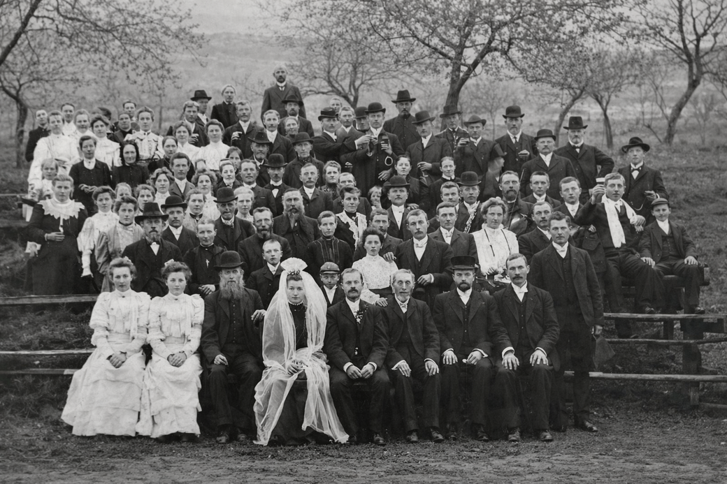 Am 15.05.1907 wurde in Lüdingheim mit allen Verwandten, Bekannten und Nachbarn auf dem Giersen Hof Hochzeit gefeiert. Maria Köhne ging ihre erste Ehe ein mit dem Landwirt Johann Wilhelm Blöink.