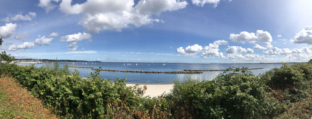 Blick über die Kieler Außenförde und die Strander Bucht