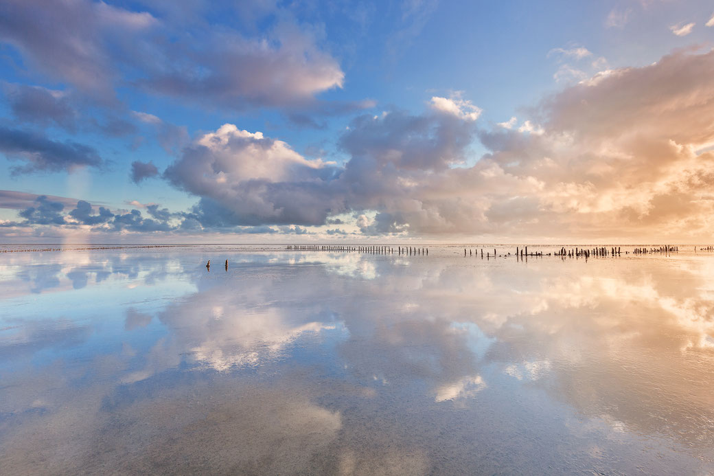 Perfecte spiegeling in de Waddenzee bij Wierum © Jurjen Veerman