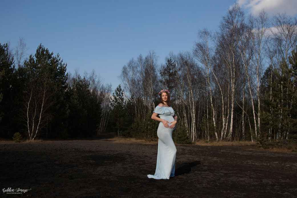 Babybauch Fotoshooting in der Natur