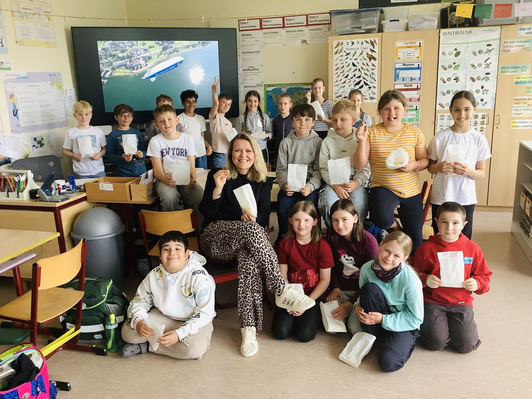 Klasse 4b mit Popcorn
