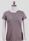 T-SHIRT KHAKI MIT RUNDHALSAUSSCHNITT REGULÄRE PASSFORM  | KHAKI T-SHIRT WITH A CREW NECK REGULAR FIT