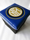 Pouf contenitore pieghevole F.C. Inter ufficiale salva spazio imbottito. B697