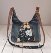 sac hobo femme bohème, velours ras vert foncé, faux cuir camel, tissu vert imprimé fleurs de la forêt