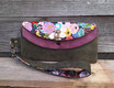 Grand portefeuille pochette en faux cuir kaki, tissu aubergine avec des fleurs colorées, suédine violette