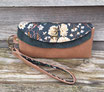 Grand portefeuille pochette en faux cuir camel, cuir vert anglais, tissu avec des fleurs