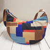 Sac à bandoulière demi-lune, toile de coton motif géométrique bleu beige, doublure toile marron , printemps été