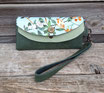 Grand portefeuille pochette en faux cuir kaki et vert, tissu avec des oiseaux