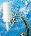 Trinkwasser-Filter für den Wasserhahn in der Küche, Büro oder zum Mitnehmen auf Reisen