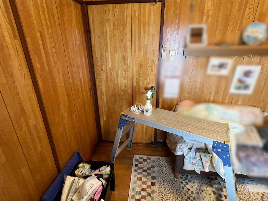 壁拭き掃除中