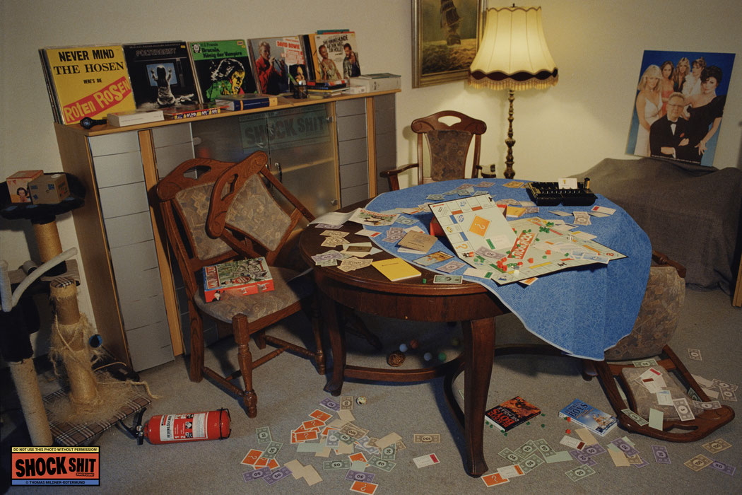 Wie immer landet Monopoly irgendwann auf dem Boden. Nach einem Streit.