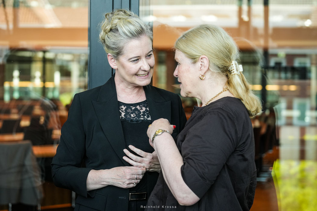 Andrea Henze und Hedwig Fijen