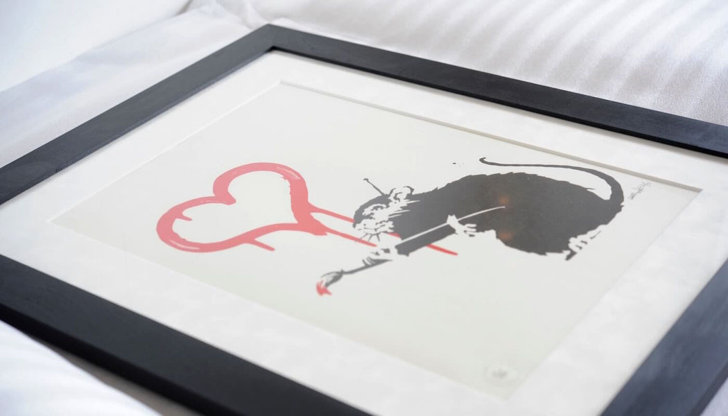 Banksy(バンクシー)直筆サイン画像あり。LOVE RATを額装しま Banksy(バンクシー)直筆サイン画像あり。LOVE RATを額装しま