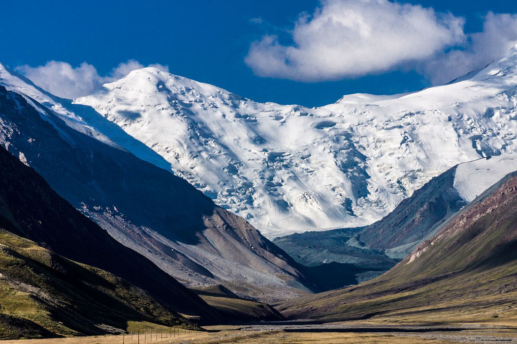 Tajikistan, stunning view on the Mutzagh Ata (China)