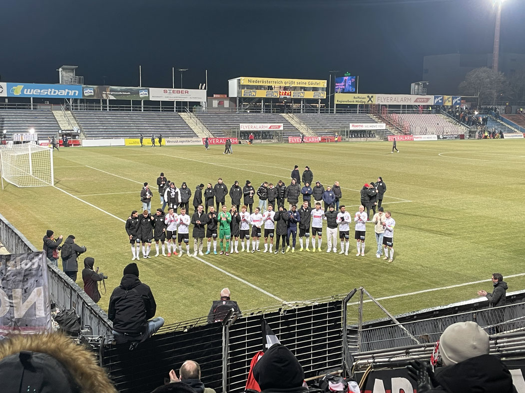 Die Mannschaft feierte den Start in die Frühjahrssaison mit den Fans