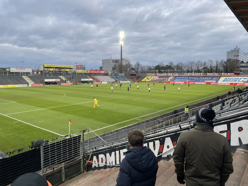 Trotz niedriger Temperaturen fanden einige wenige den Weg ins Stadion