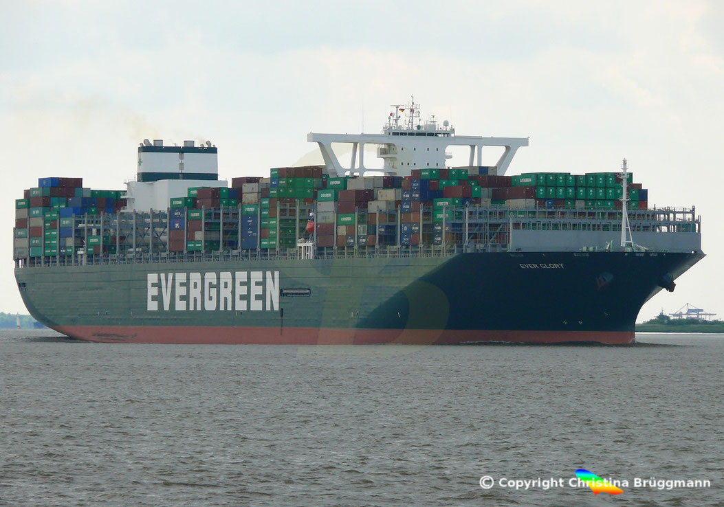 Evergreen Containerschiff EVER GLORY, mit Scrubber