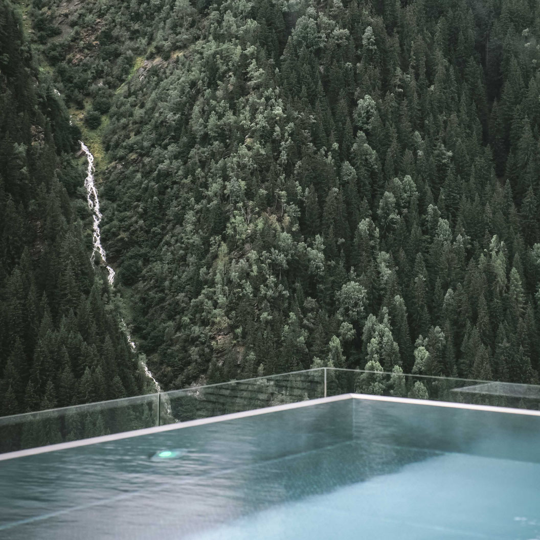 MOUNTAIN HIDEAWAYS - die schönsten Rückzugsorte in den Alpen, Apartments, Chalets: Bergwiesenglück in Paznaun, Tirol 
