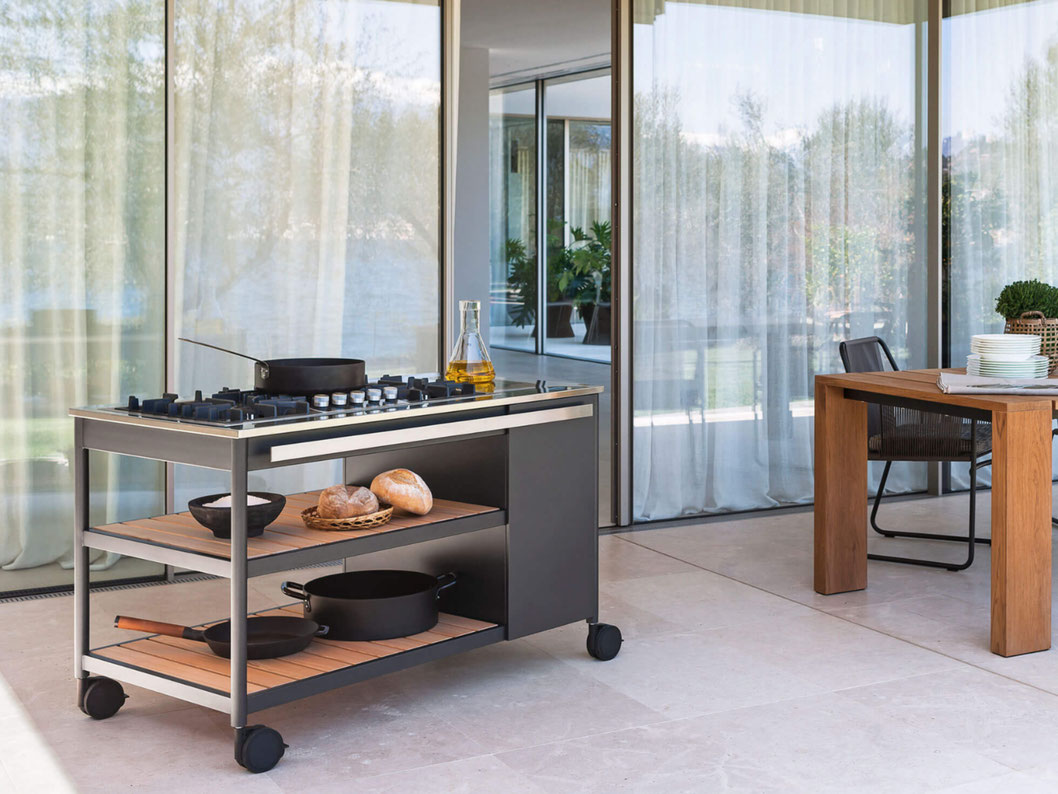 mobiles Modul einer Outdoorküche mit praktischem Stauraum