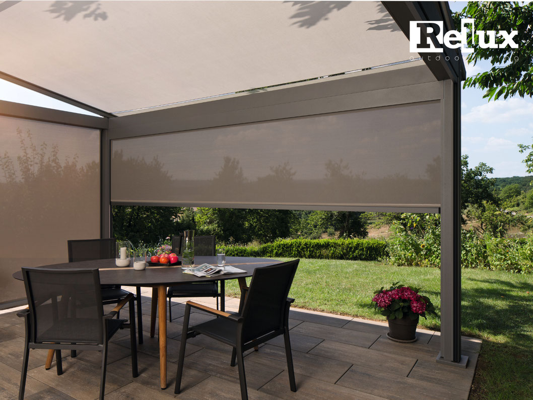 ZIP-Screen für seitliche Beschattung einer Terrassenüberdachung