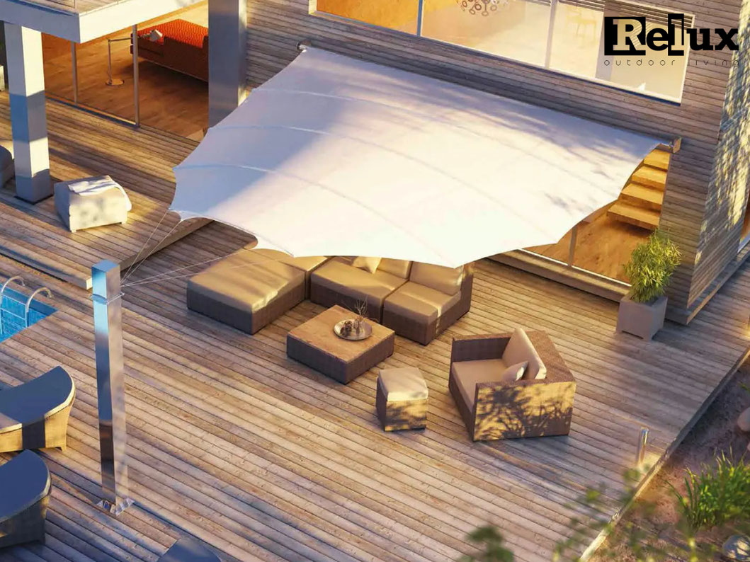 Sonnensegel mit einem Pfosten überdacht Loungebereich 