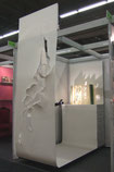 Stand auf der Frankfurter Buchmesse 2009, Standgestaltung Norbert Schwab (Innenarchitekt), Papierschnitt und Buchobjekt von Gisela Oberbeck