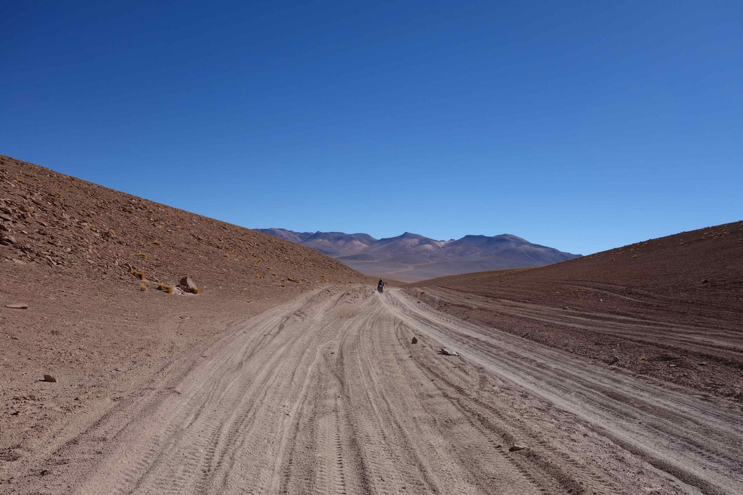 Sandy surface towards Hotel del Desierto