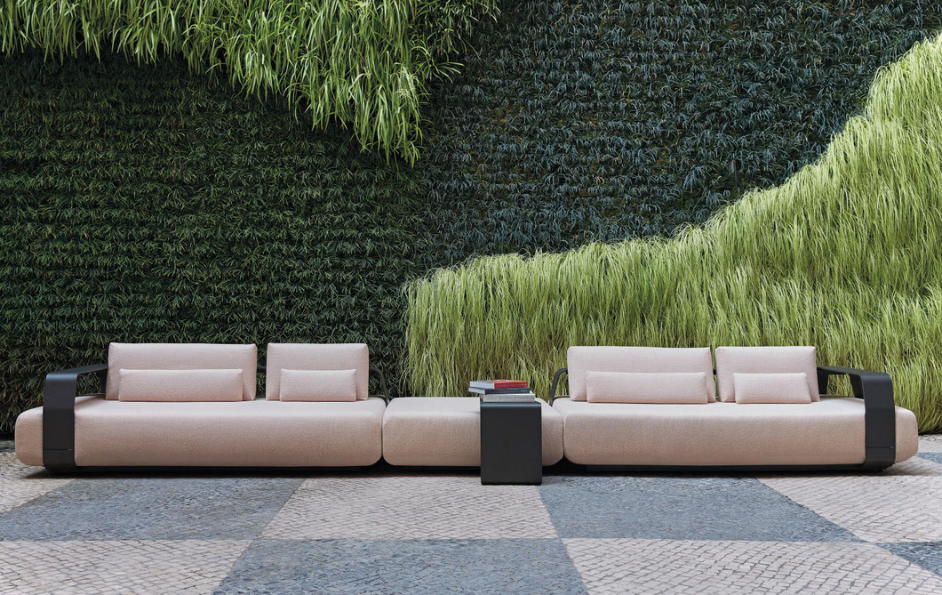 Gartenlounge Manutti Kumo mit integrierten Ablagen