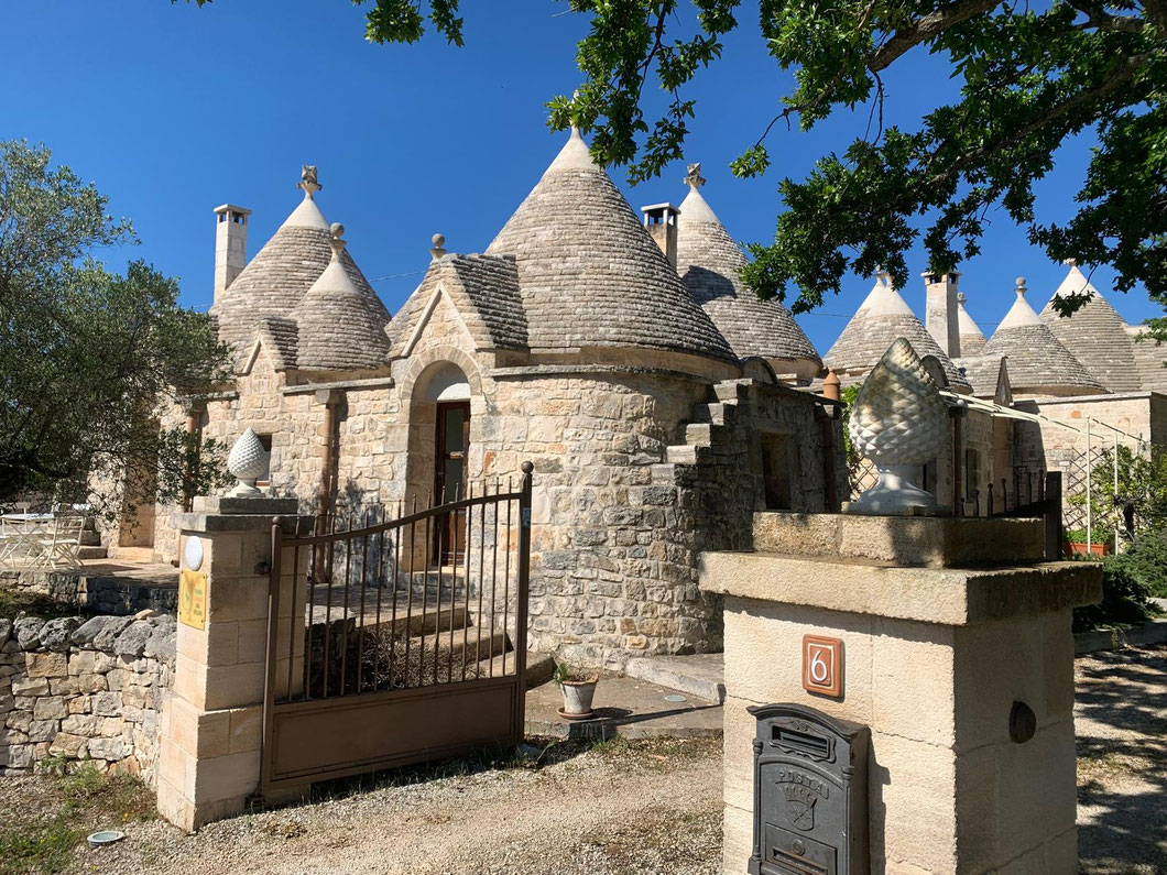 Trulli la Vita a Cono, spazi esterni
