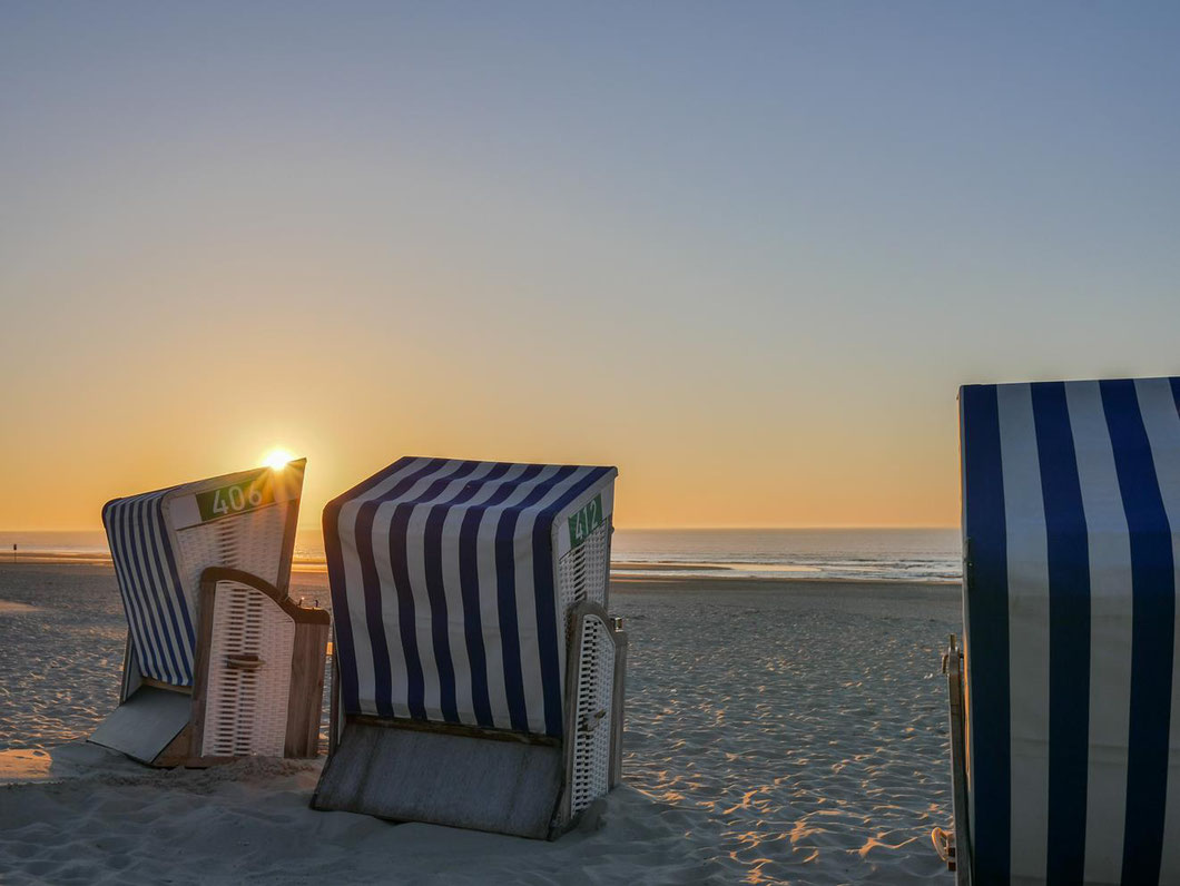 Norderney - verwaiste Strandkörbe