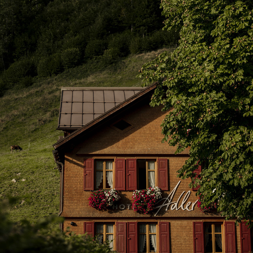 DER ADLER Schoppernau, Boutiquehotel, Apartments & Eventlocation im  Bregenzerwald, Vorarlberg/Österreich … Member of Mountain Hideaways - die schönsten Hotels in den Alpen ©Marika Unterladstätter