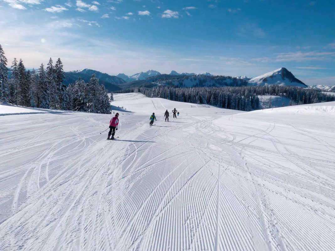 Skifahren in der Winterlandschaft rund um den Wolfgangsee im Salzkammergut