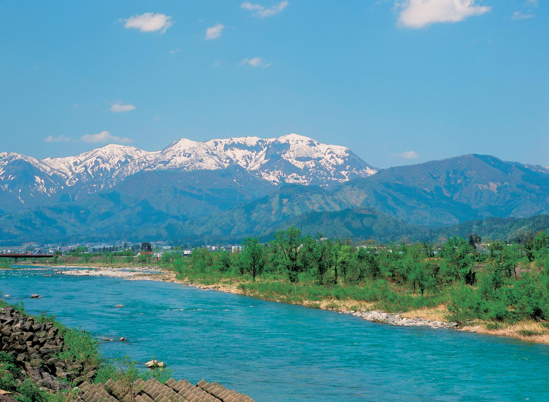 九頭竜川と白山