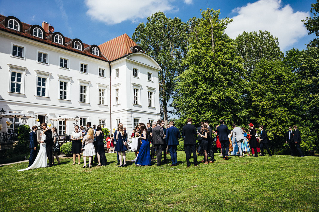 Heiraten in Meck-Pomm: Sommerhochzeit auf Schloss Wedendorf bei Rehna