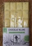 tablette 100g au chocolat blanc bio 35% de cacao aux amandes et graines de chanvre toatées dans son emballage compostable