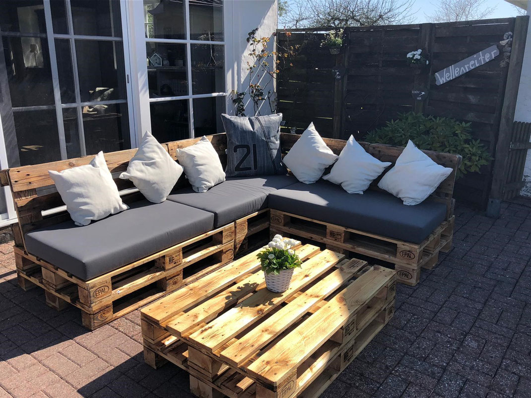 Palettenmöbel für die Terrasse! Behandelt mit rohem Leinöl (Allbäck) vom LEINFARBENHOF!