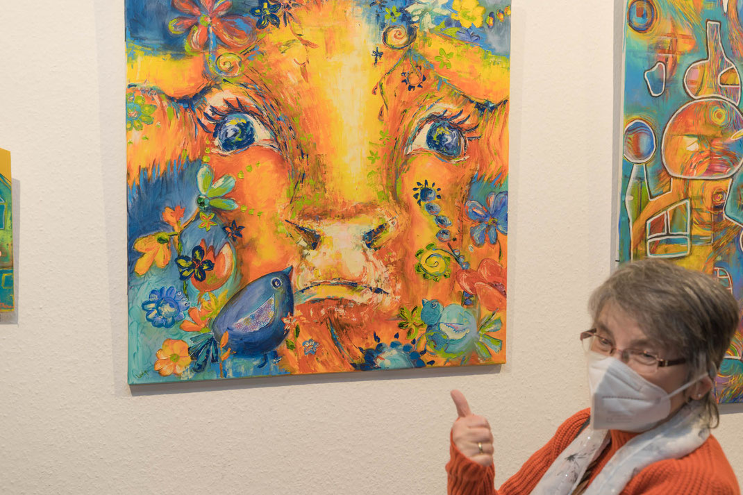 Die Bilder sind übrigens verkäuflich. Eines fand sogar auf der Vernissage schon einen Abnehmer: Die "Fröhliche Frieda".