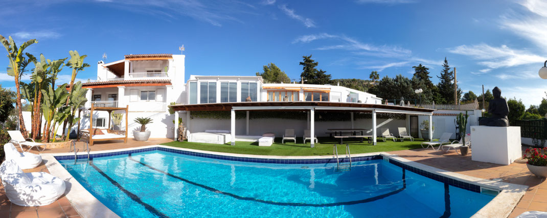 Large finca, with enormous pool, in Ibiza