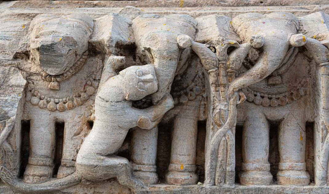 Détail d'une fresque murale extérieure du temple "Jadgish temple" à Udaïpur (Inde).