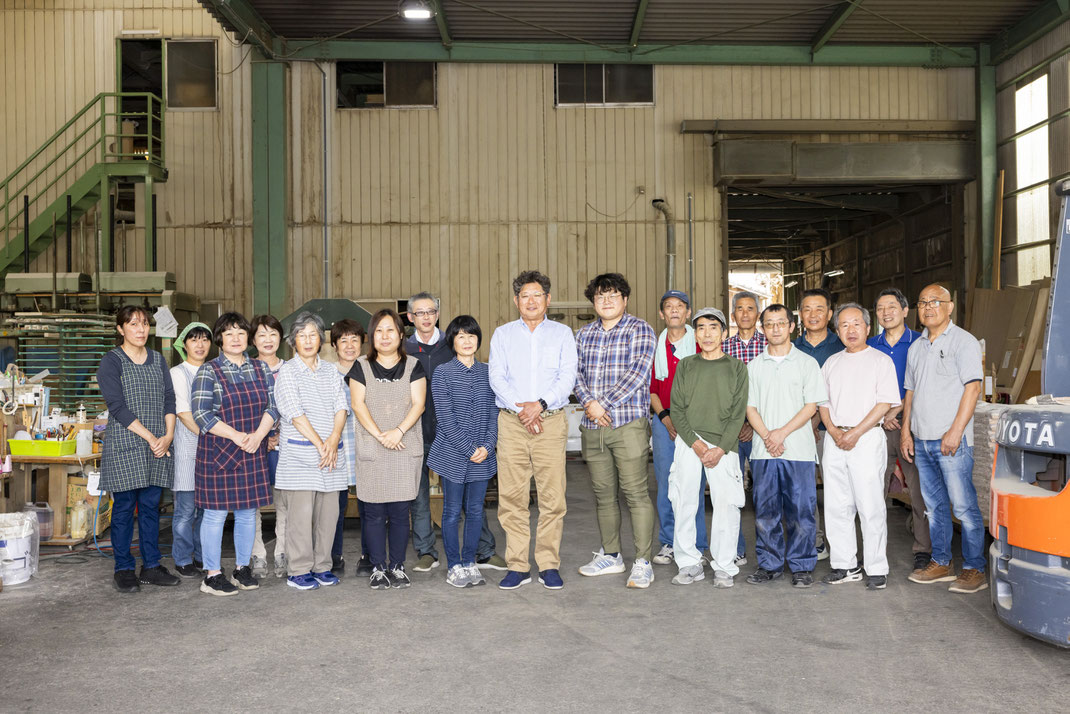 江島木工　福岡県大川市　家具　集合写真