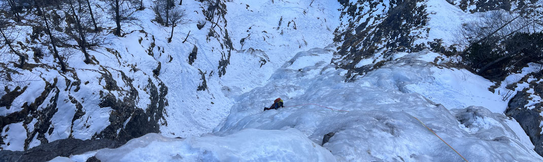 Cascade de glace Freissinières guide montagne Hautes-Alpes