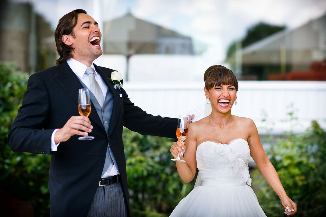 Lustiger Empfang bei einer persischen Hochzeit